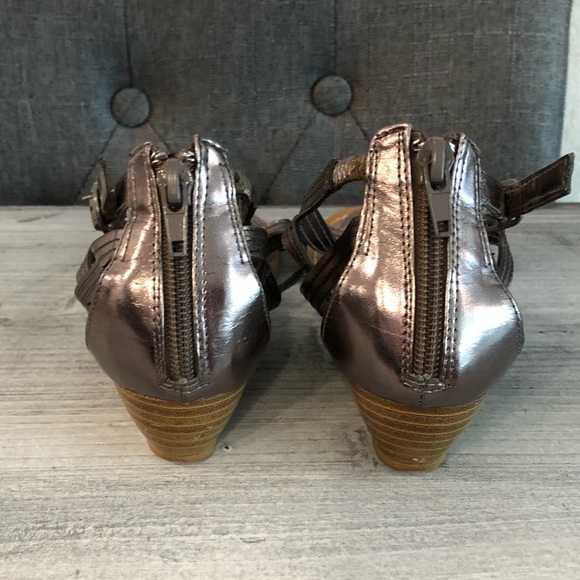 Steve Madden Platinum Sandals - Picture 3 of 3